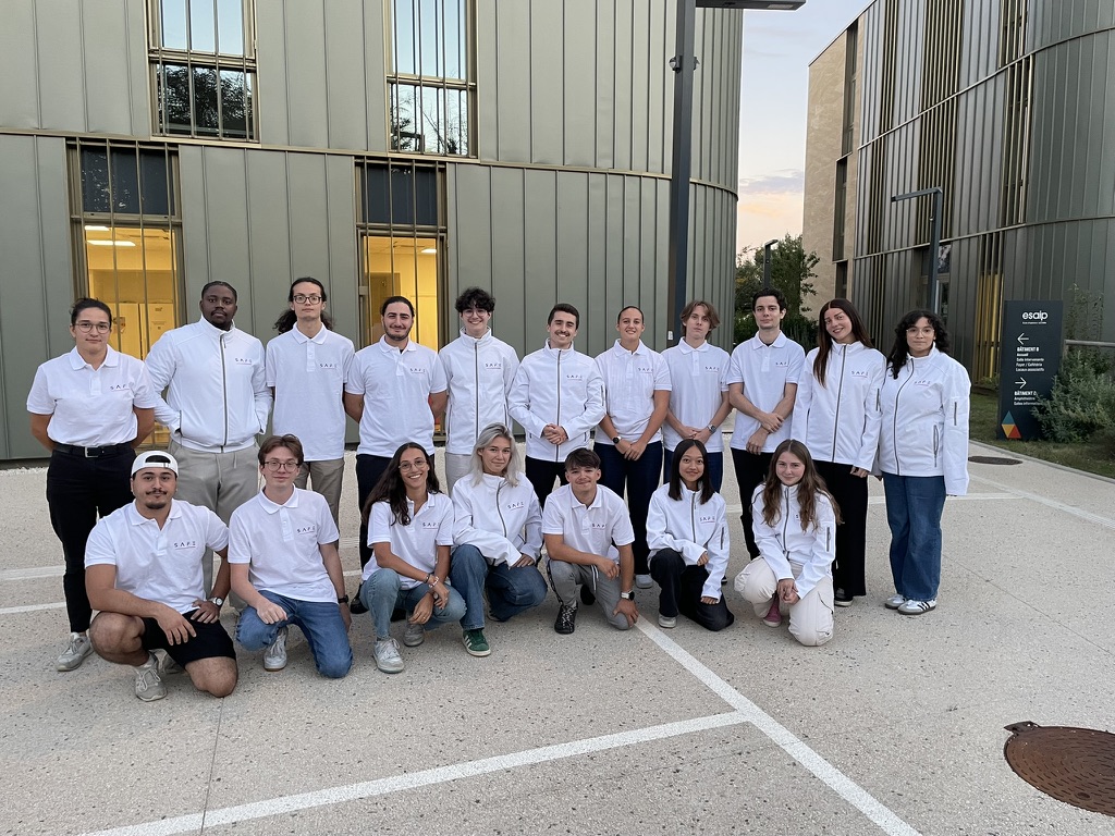 Équipe SAFE lors d'un événement ESAIP